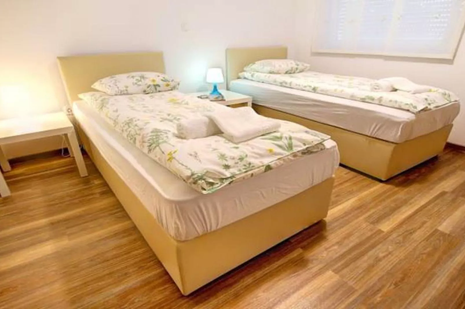 Stylish Retreat with BBQ and Modern Amenities near Terme - Three Bedroom Apartment-Slaapkamer