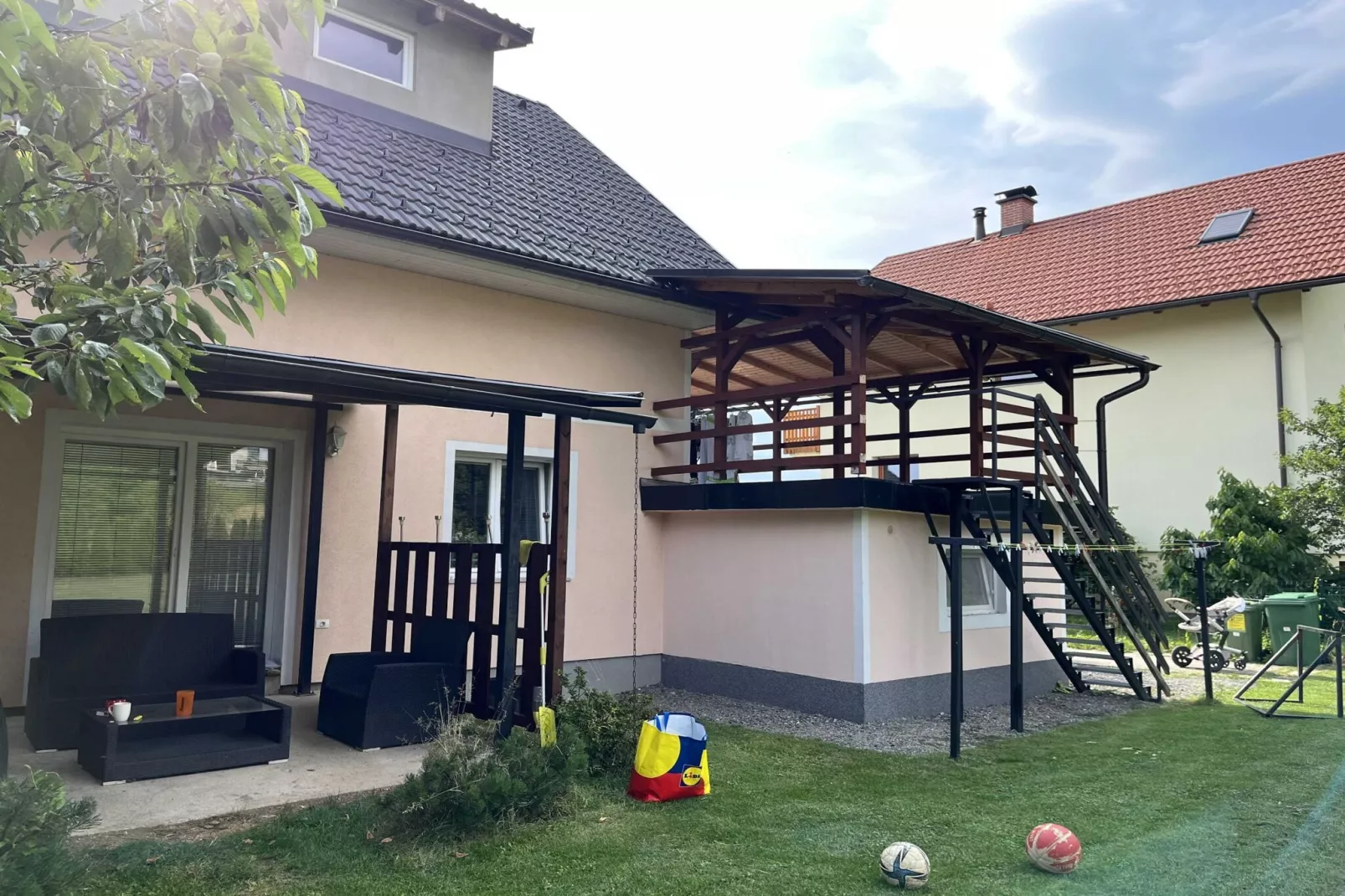 Meadow Tranquil Apartments with Evergreen Garden - Studio Apartment-Buitenlucht