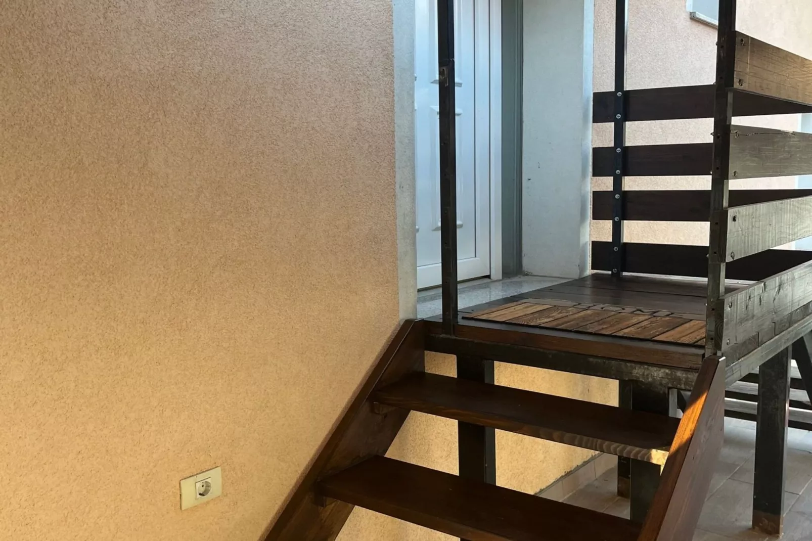 Meadow Tranquil Apartments with Evergreen Garden - Two Bedroom Apartment-Trap