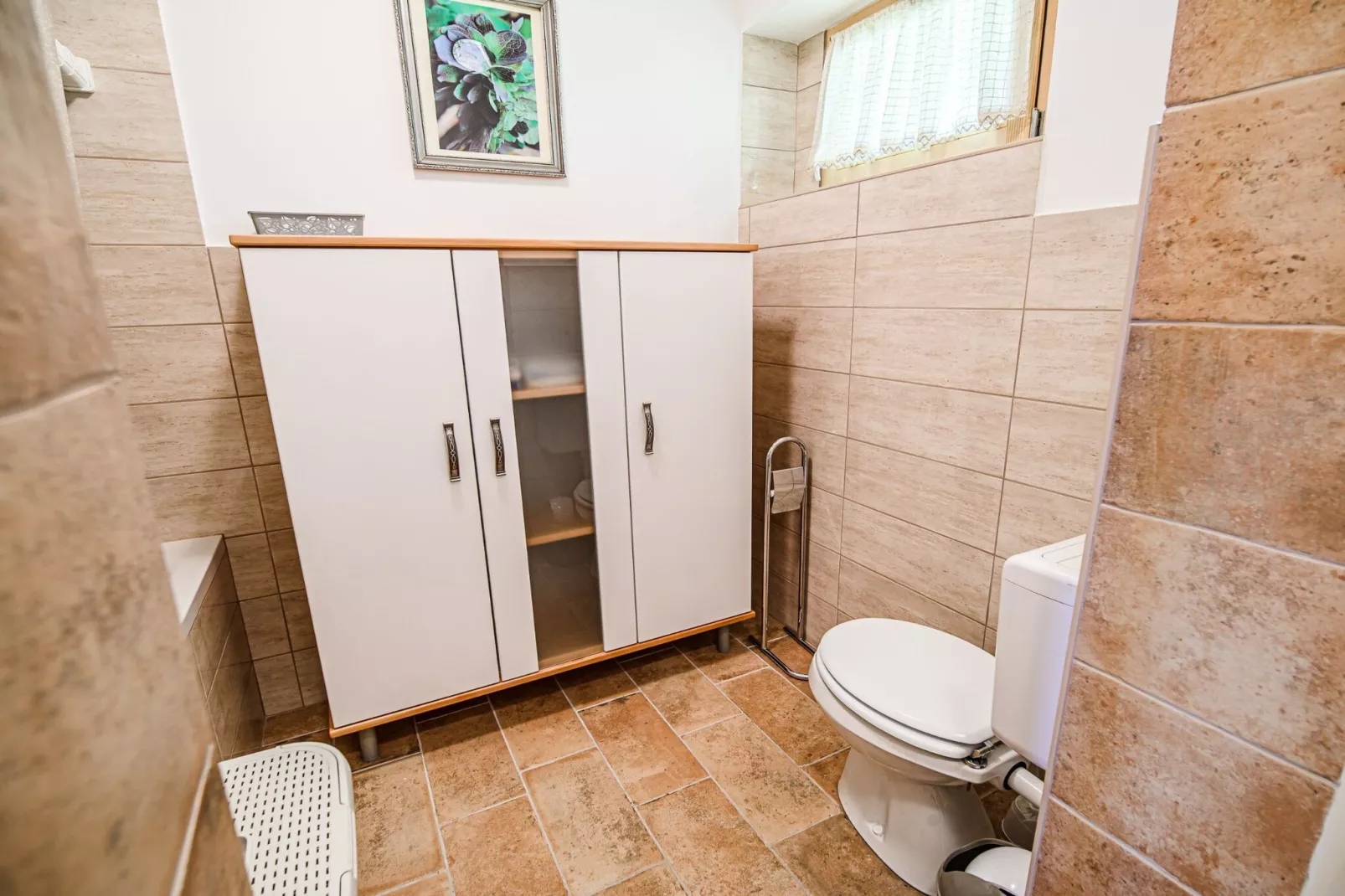 Hidden Authentic Haven Apartments - Two Bedroom Apartment with Balcony-Badkamer