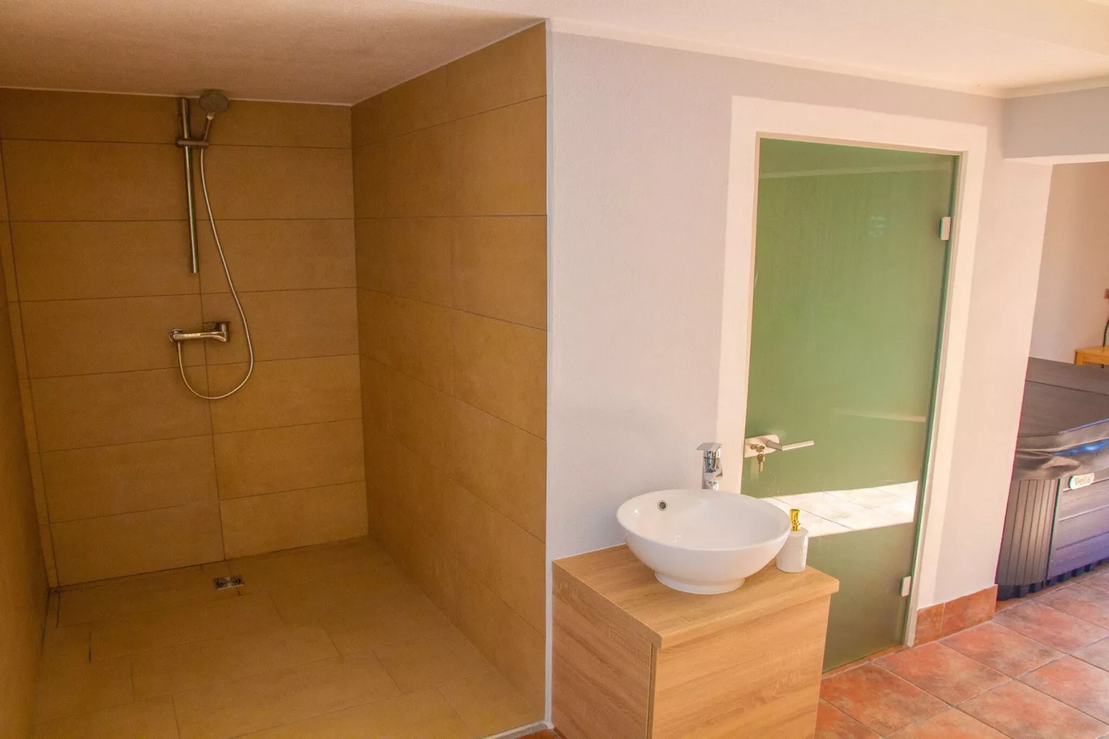 Hillside Haven Holiday Home with Sauna and Hot-Tub - One Bedroom Holiday Home with Sauna and Hot-Tub-Badkamer