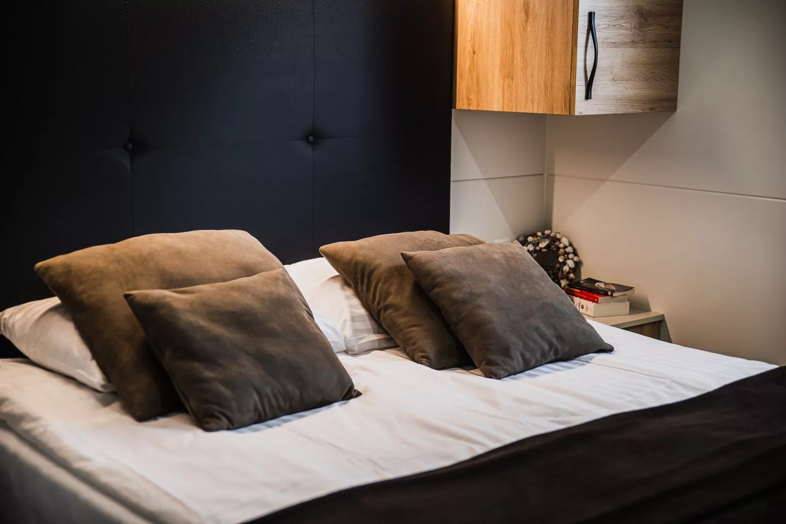 Lake Serenity Premium Mobile Homes with Thermal Riviera Tickets - Three Bedroom Mobile Home 15\/022-Slaapkamer