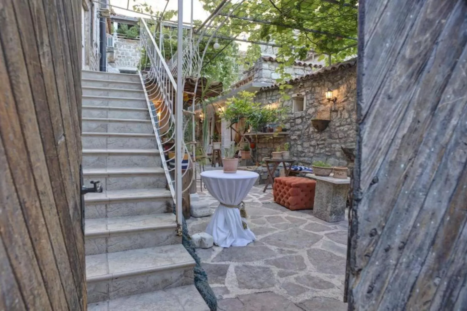 Quaint & Affordable Stay in Budva Traditional Stone House - Family Room 2-Terras