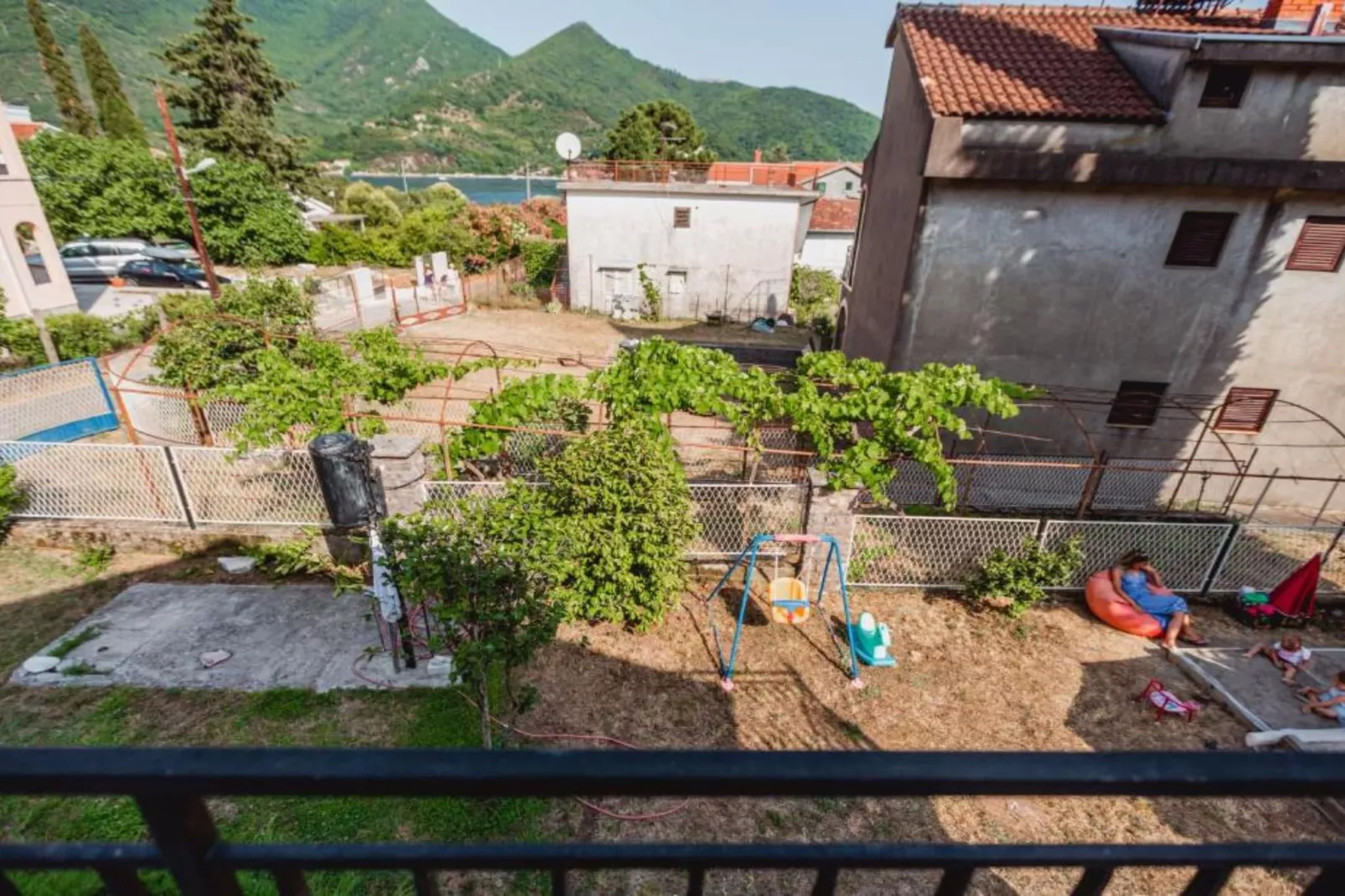 Modern Apartment with Terrace in Herceg Novi - Two Bedroom Apartment-Buitenlucht