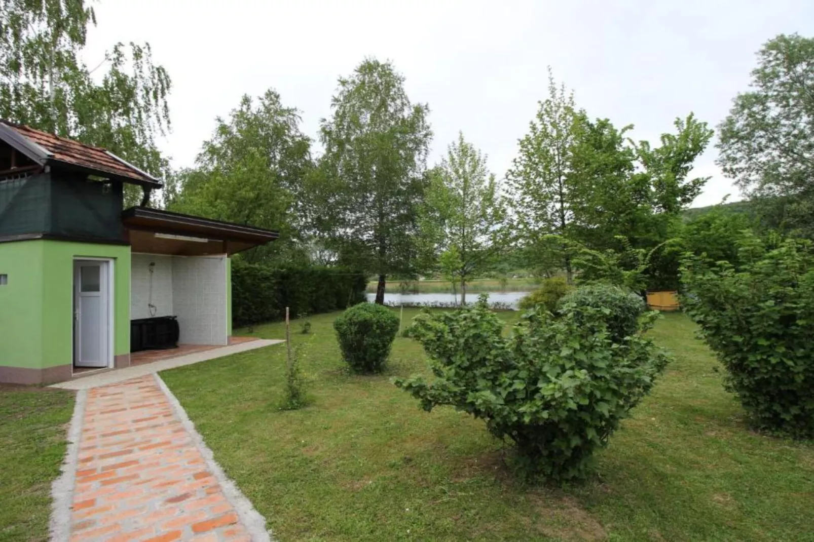 Four bedroom home with river view-Tuinen zomer