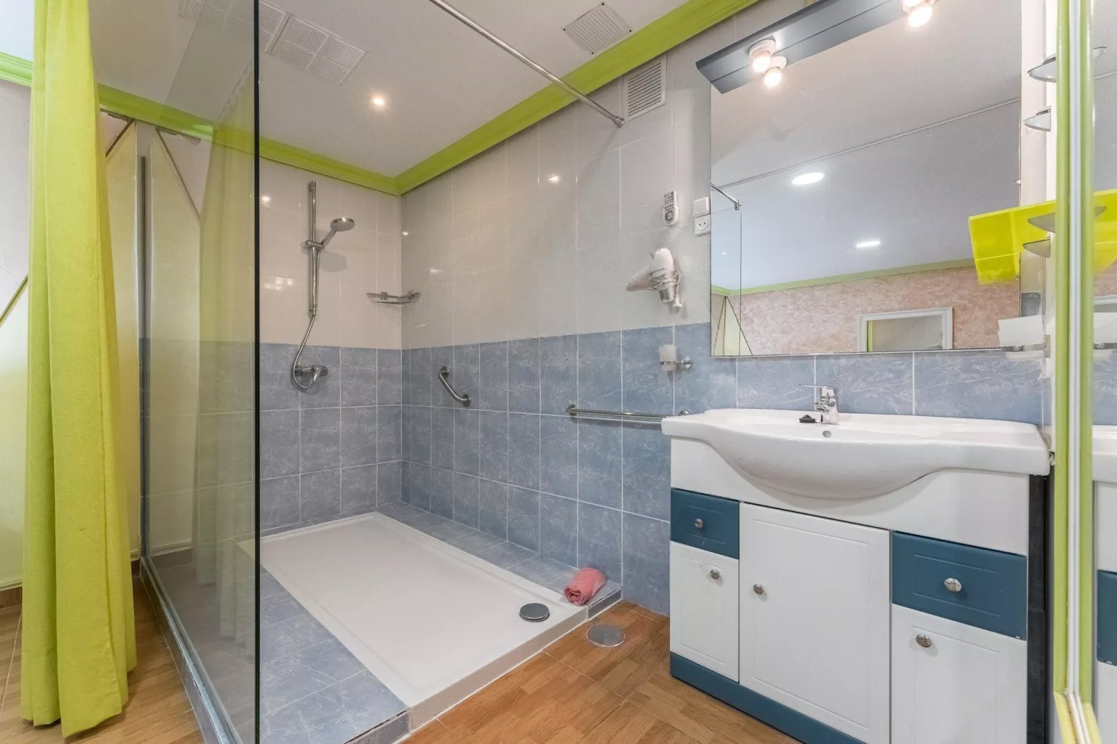 Delfin 69 2d-Badkamer