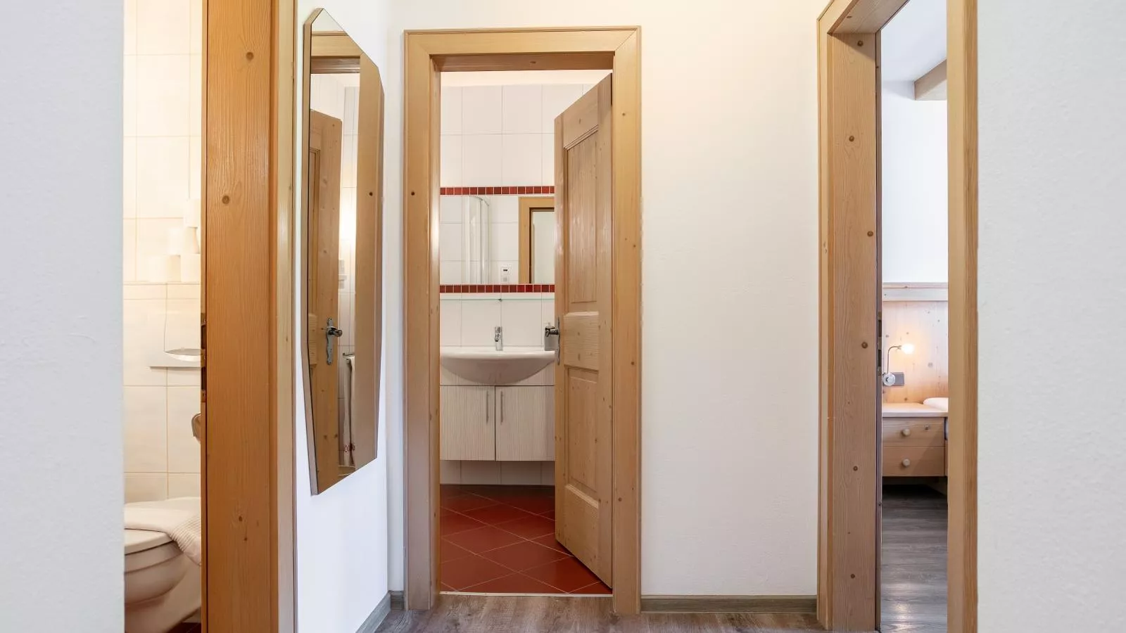 Landhaus Marchfeld Top 1  Top 2 Top 3-Overloop