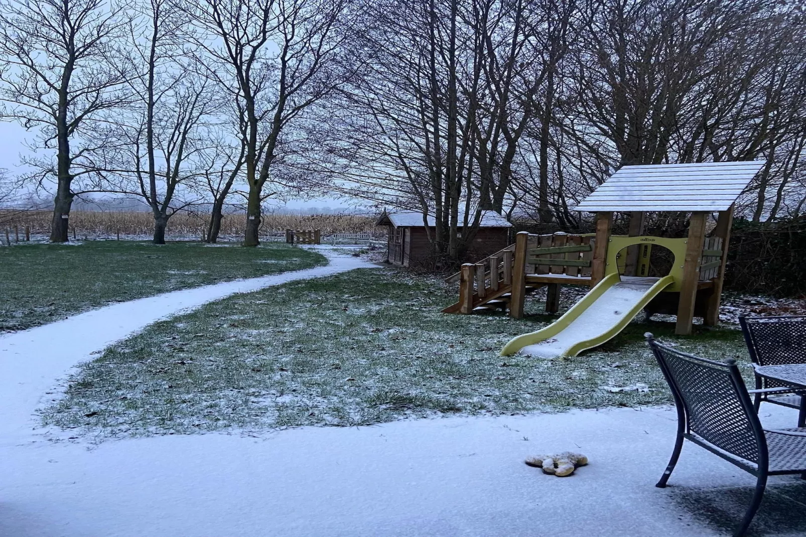 6 - Person Forest Pet & Family Bungalow-Tuin winter