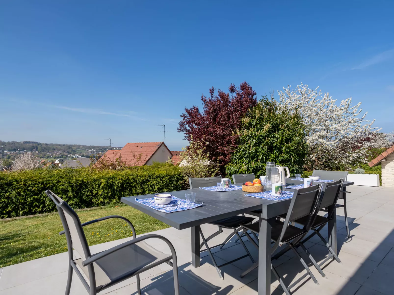 Les Jonquilles-Buiten