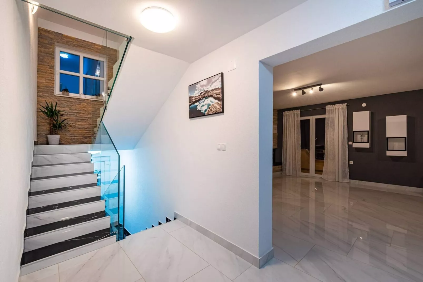 Luxury Villa Escape-Overloop