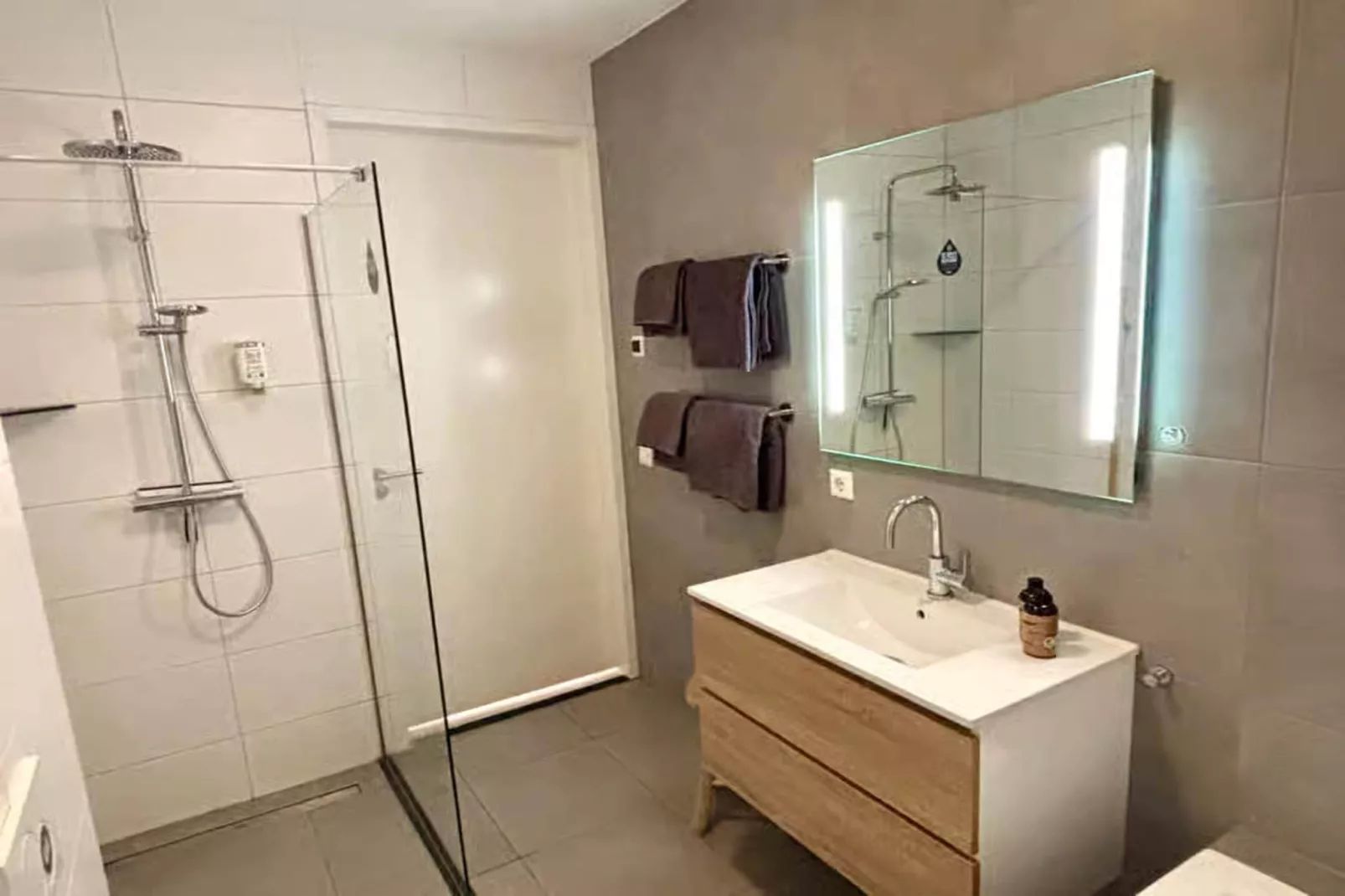 Plein 40 Lodge 5-Badkamer