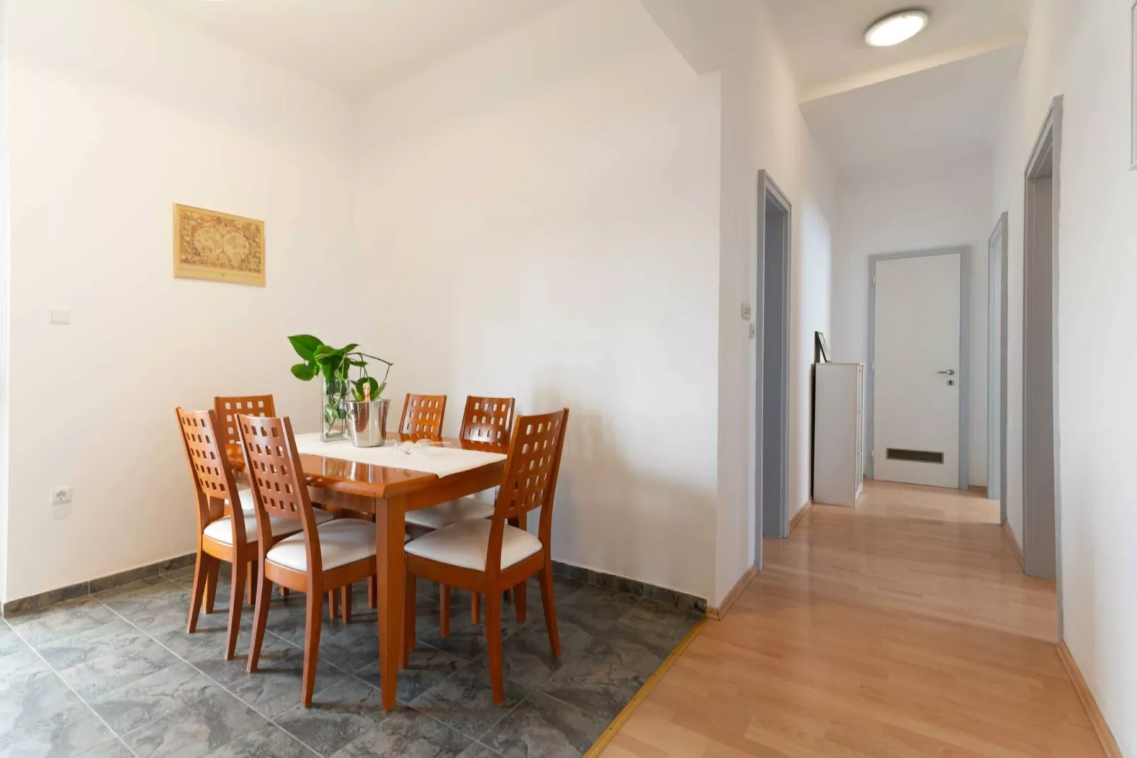 Sunset apartment Kalelarga-Eetkamer