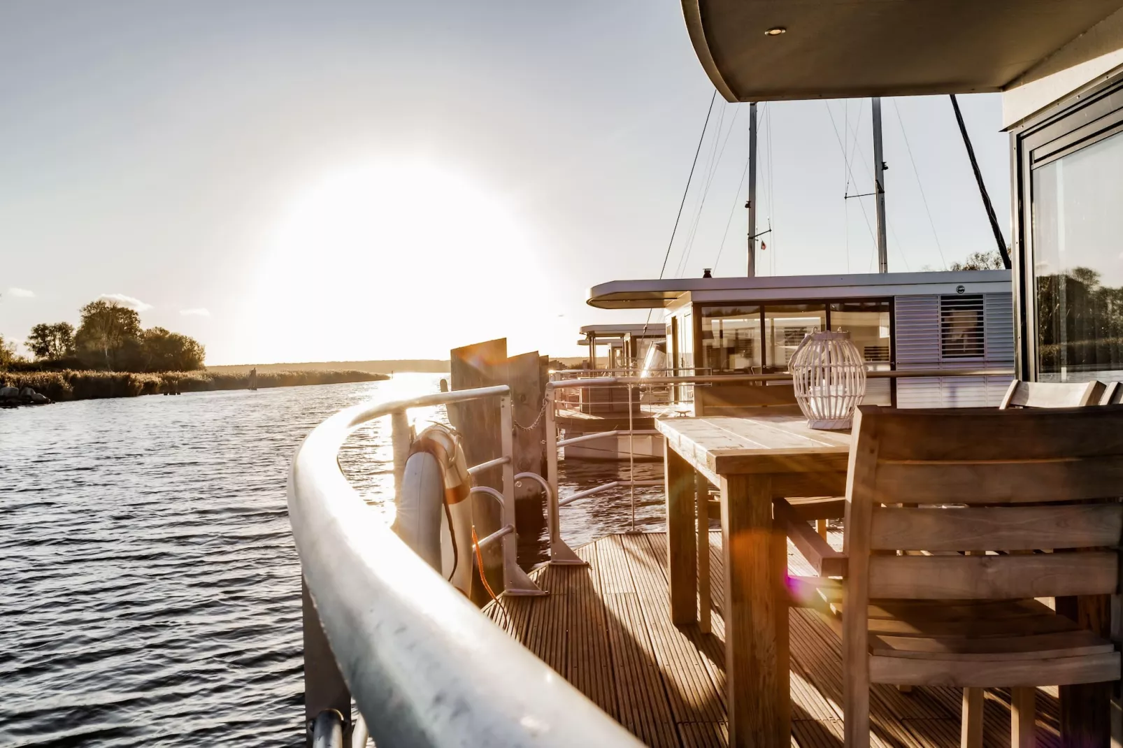 Hausboot in Peenemünde-Terrasbalkon