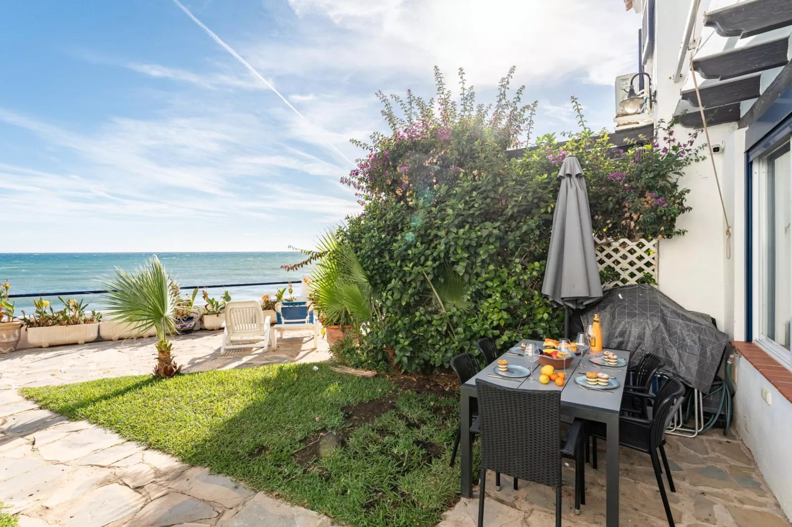 CT 400 - Faro's Beachfront House in Calahonda-Terrasbalkon