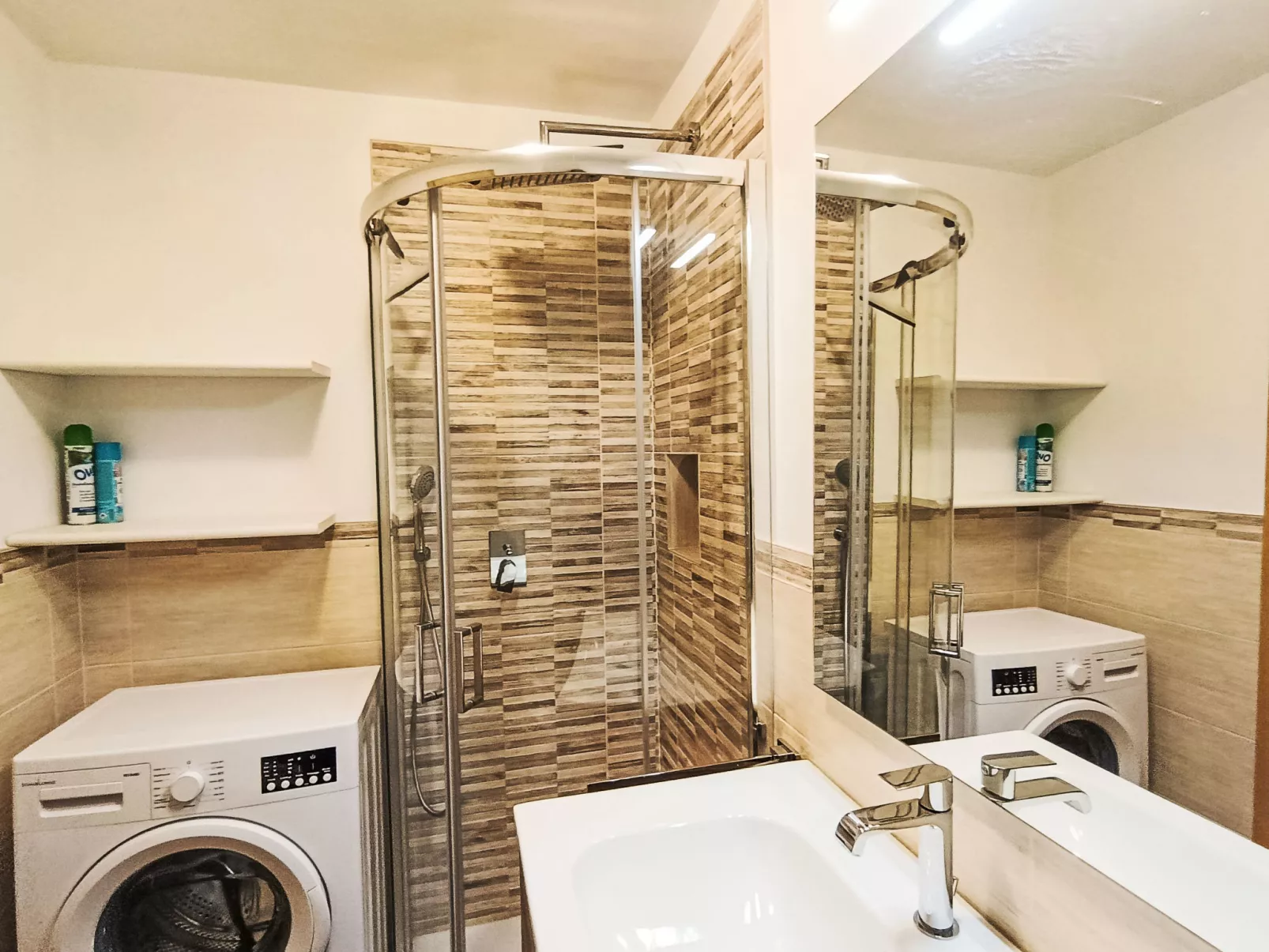 Nuccia Navalge-Binnen