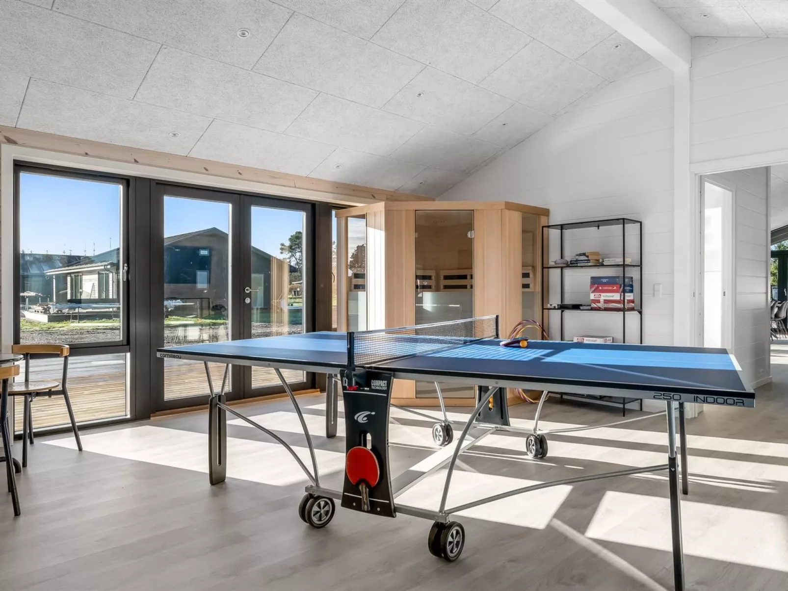 "Daren" - 700m from the sea-Binnen