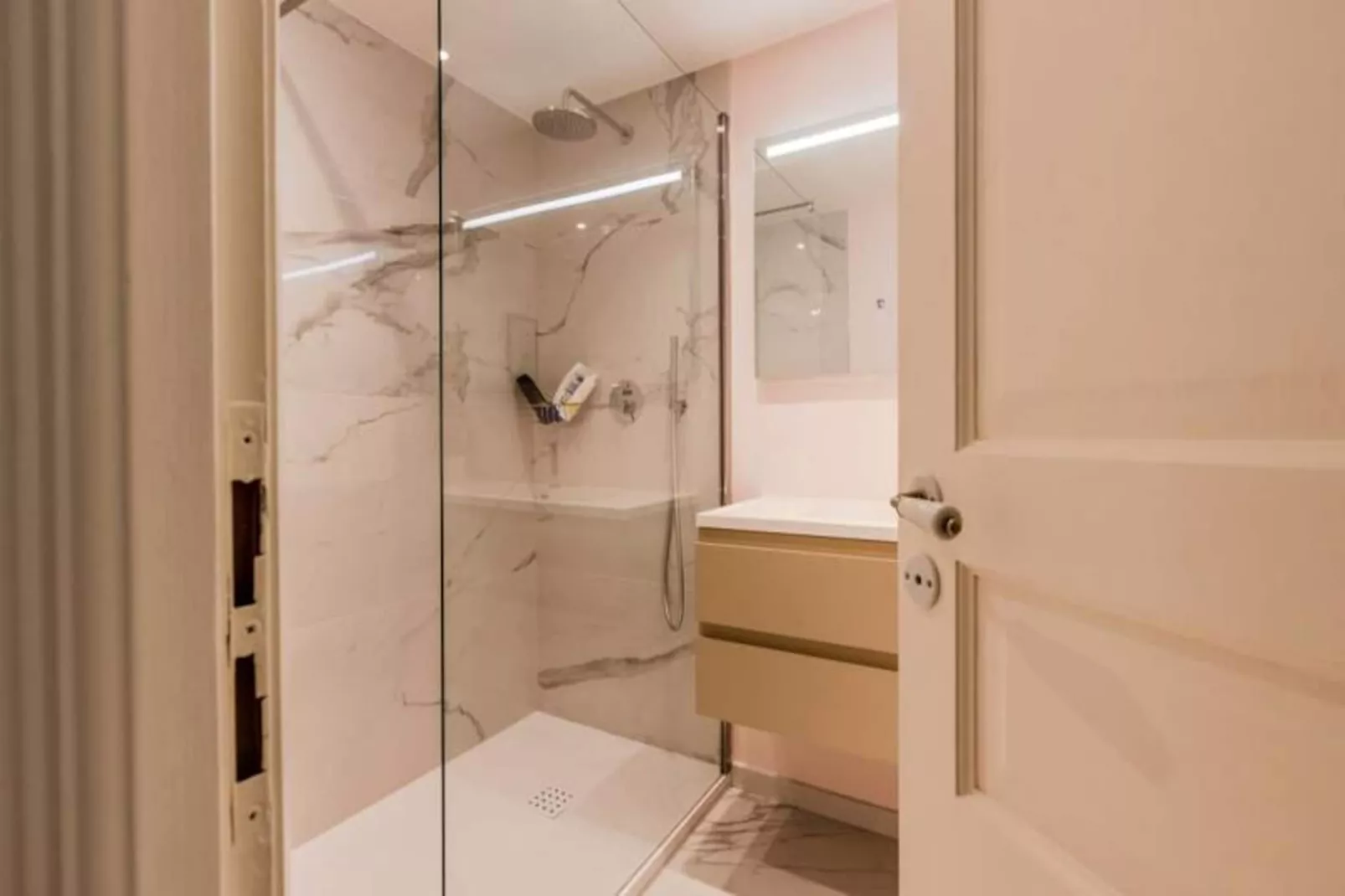 Résidence Hyper Centre Cannes - 4p &agrave; 100m Du Palais-Niet-getagd