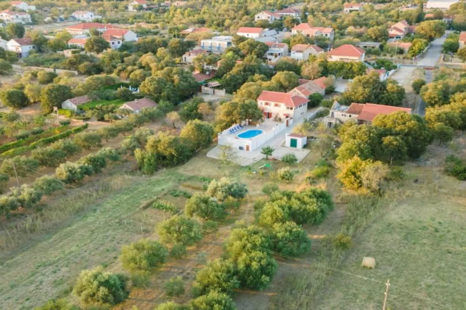 The Grandfather Villa – Heated Pool Retreat-Buitenlucht