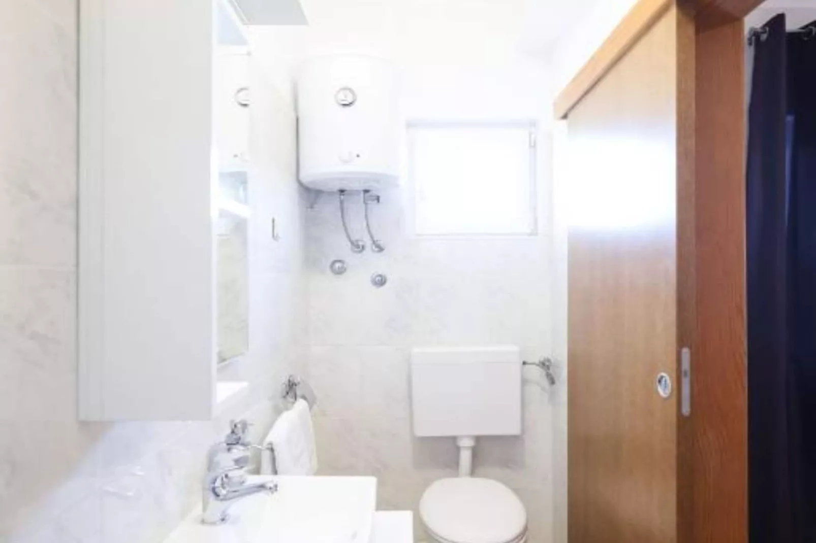 Villa Maja - Three bedroom villa with pool-Badkamer