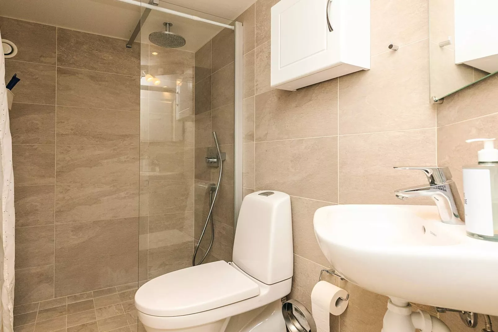 Idyllisch rietgedekt huisje-By Traum-Binnen