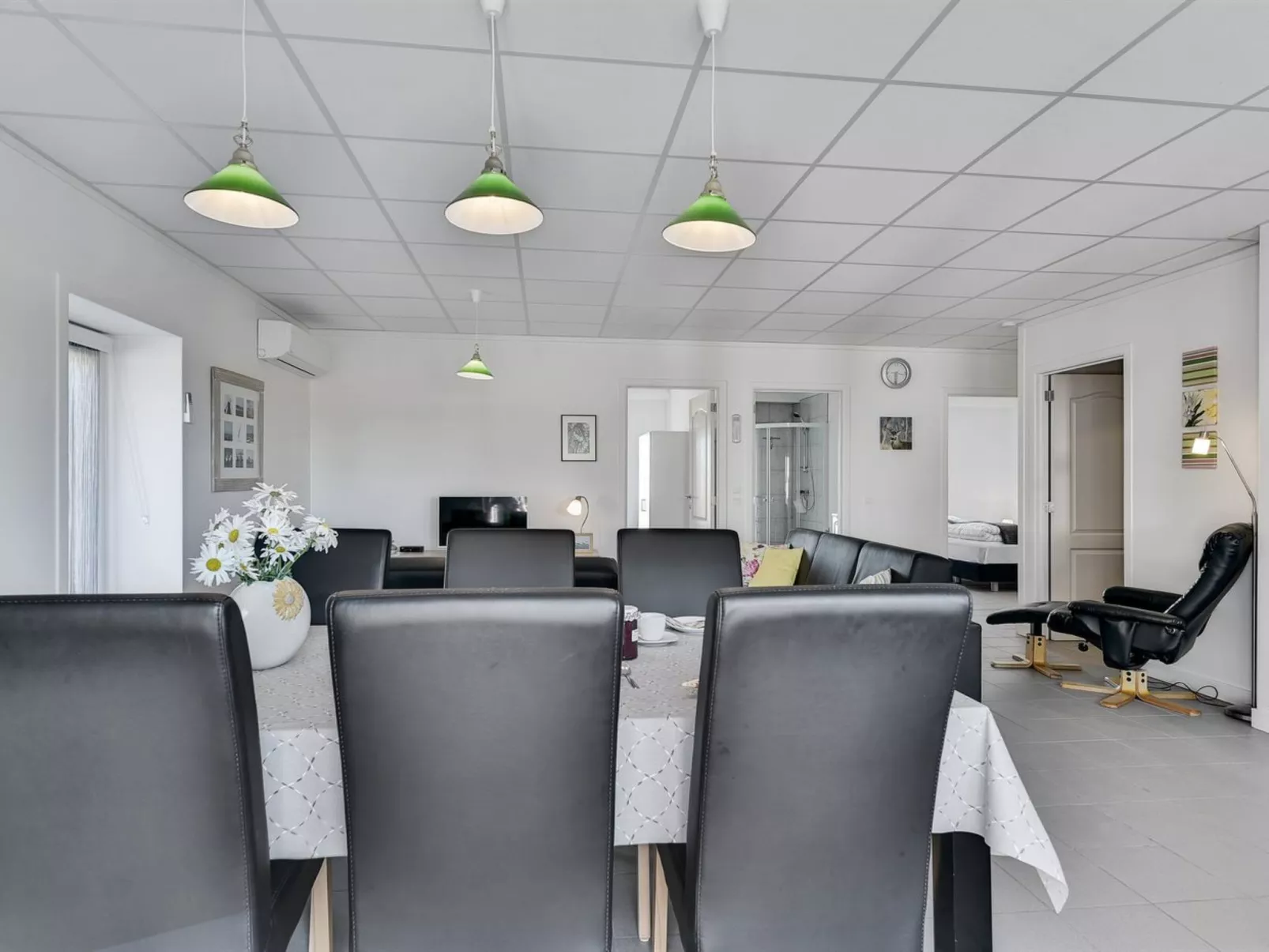 "Haralde" - 2.5km from the sea-Binnen