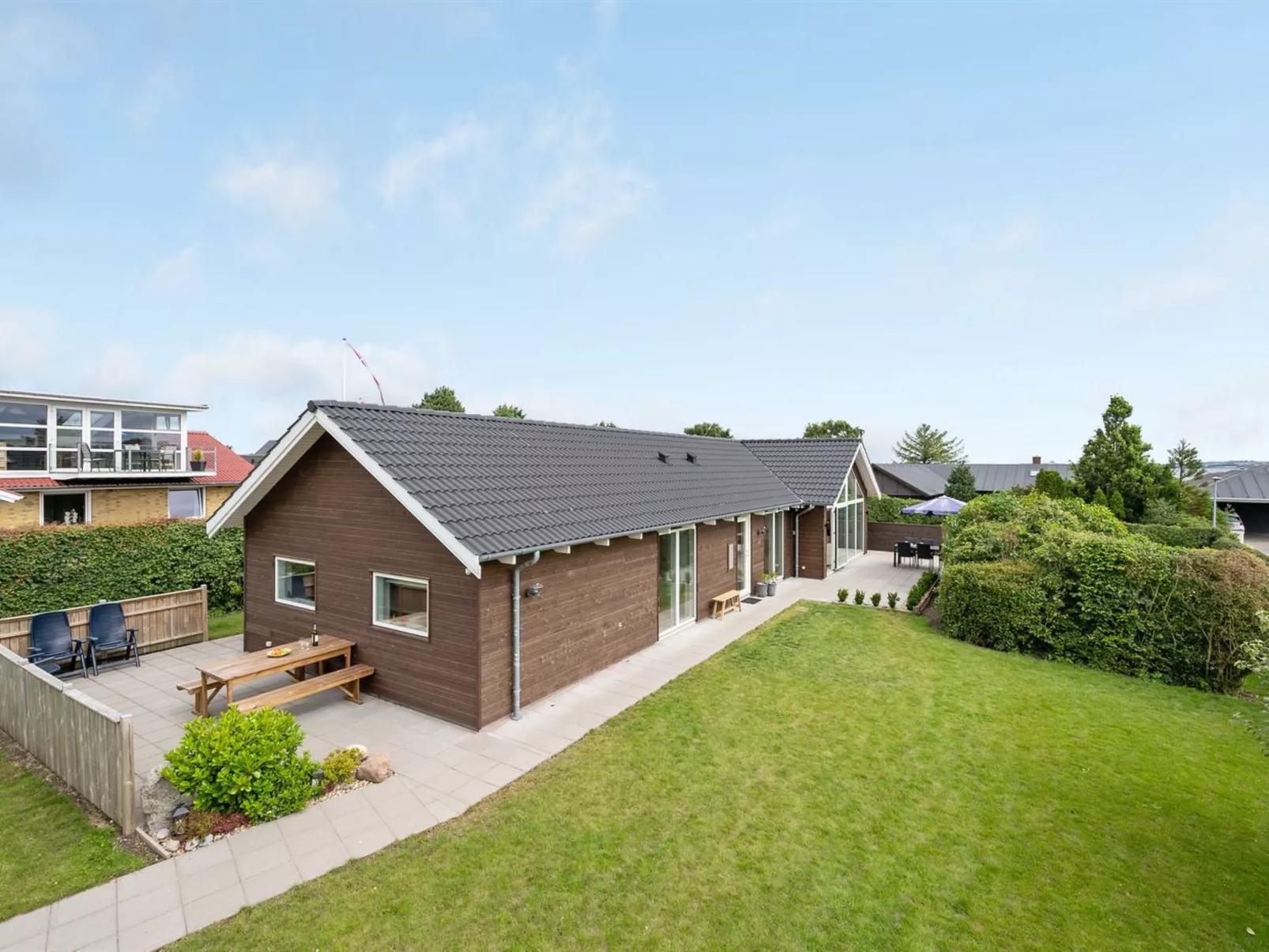 "Regni" - 300m to the fjord-Buiten