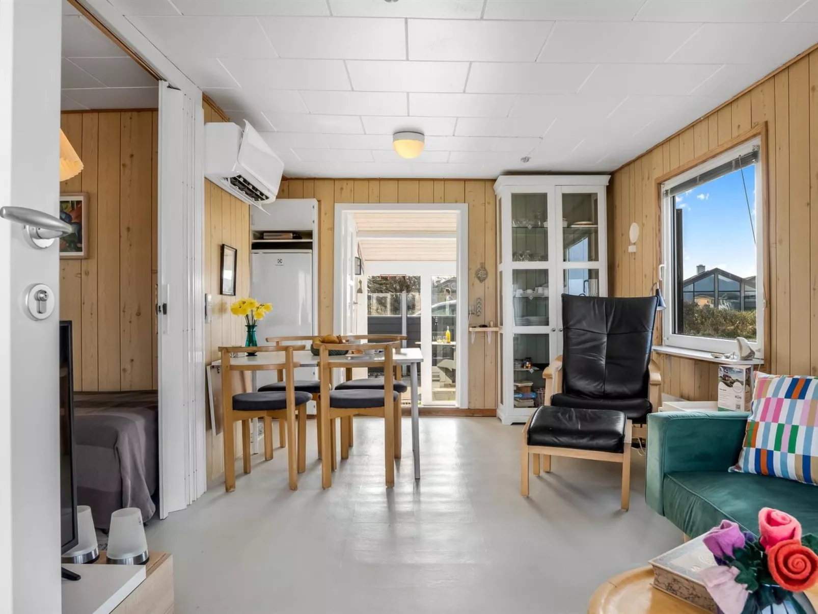 "Holger" - 50m from the sea-Binnen