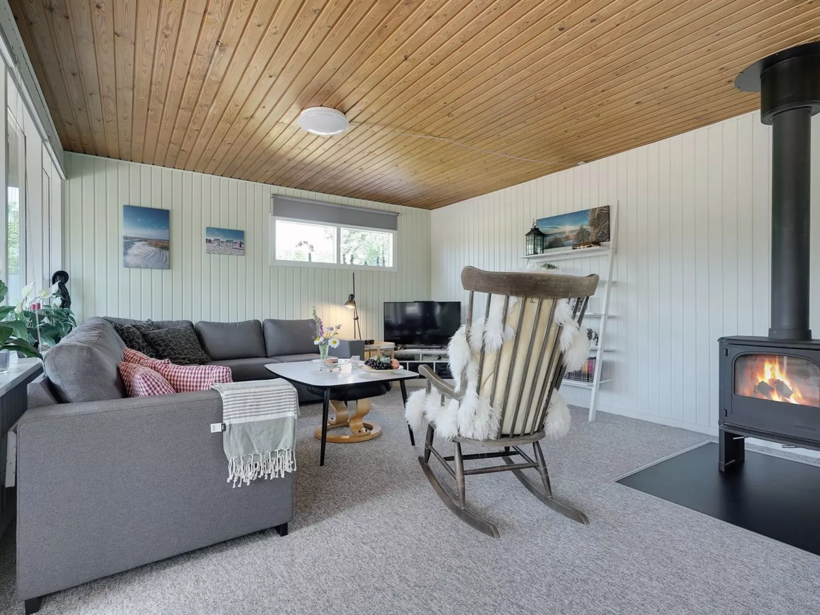 "Mina" - 1.4km from the sea-Binnen