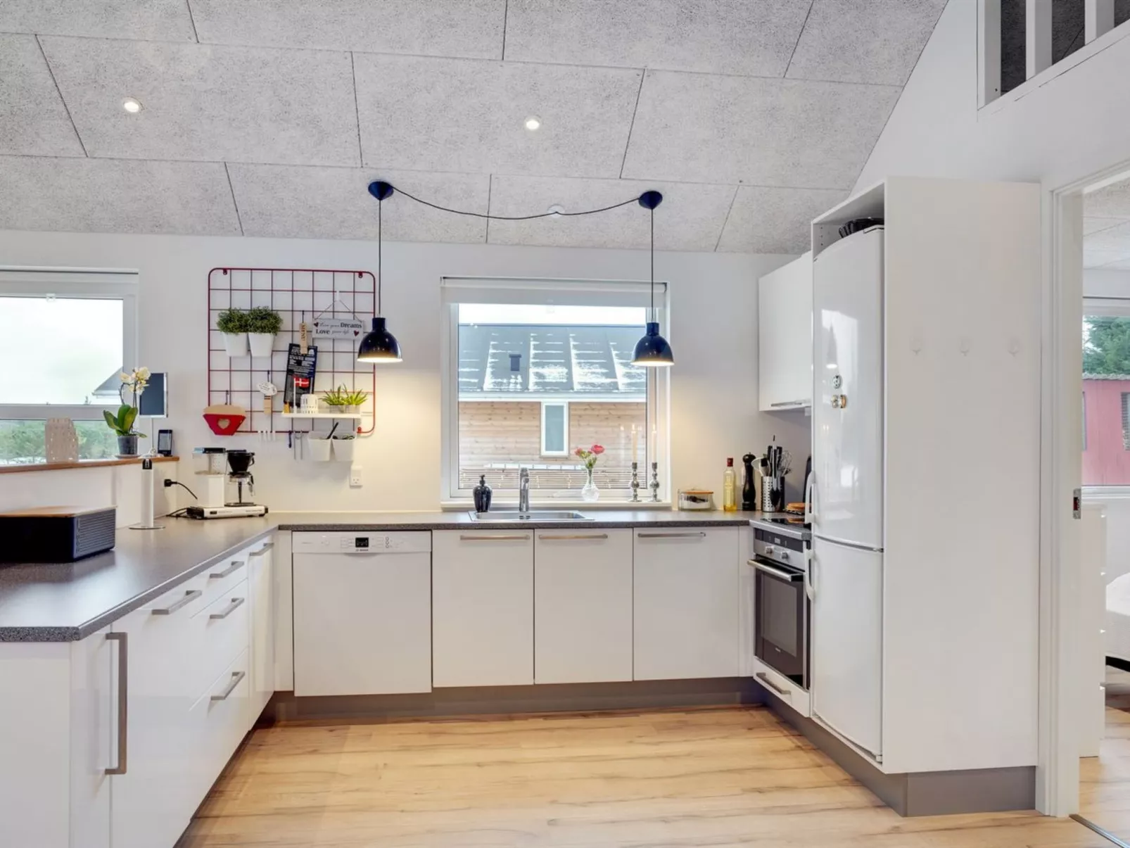 "Jurien" - 450m from the sea-Binnen