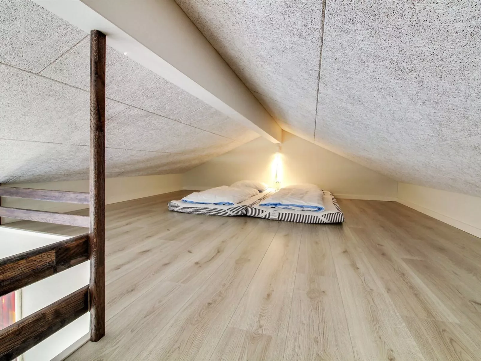 "Yakari" - 300m from the sea-Binnen