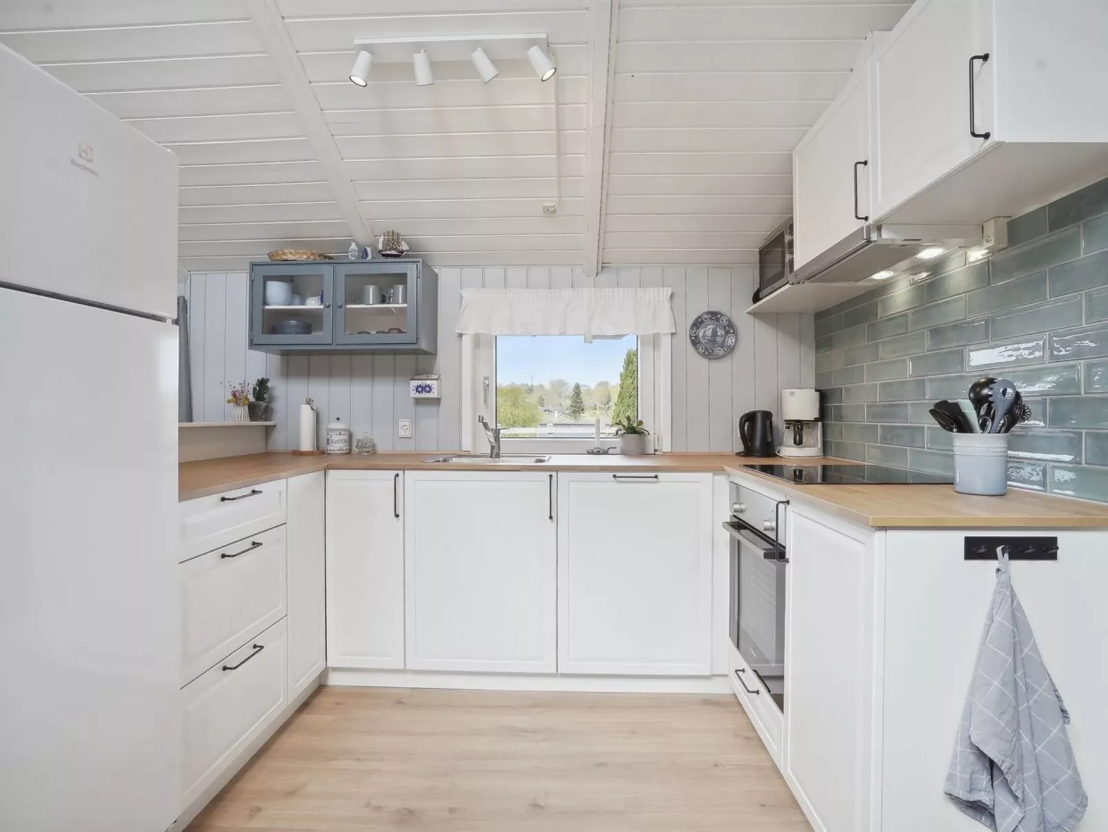 "Petrus" - 750m from the sea-Binnen