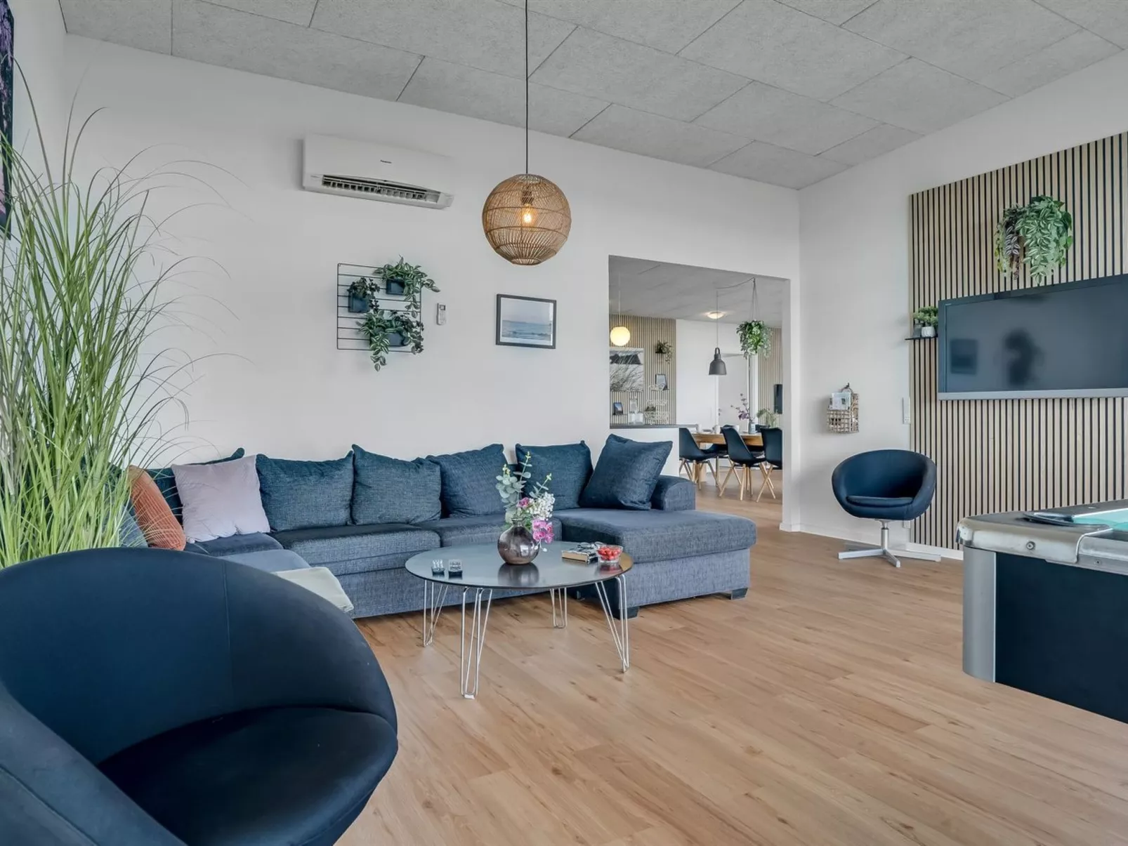 "Eloise" - 50m to the fjord-Binnen