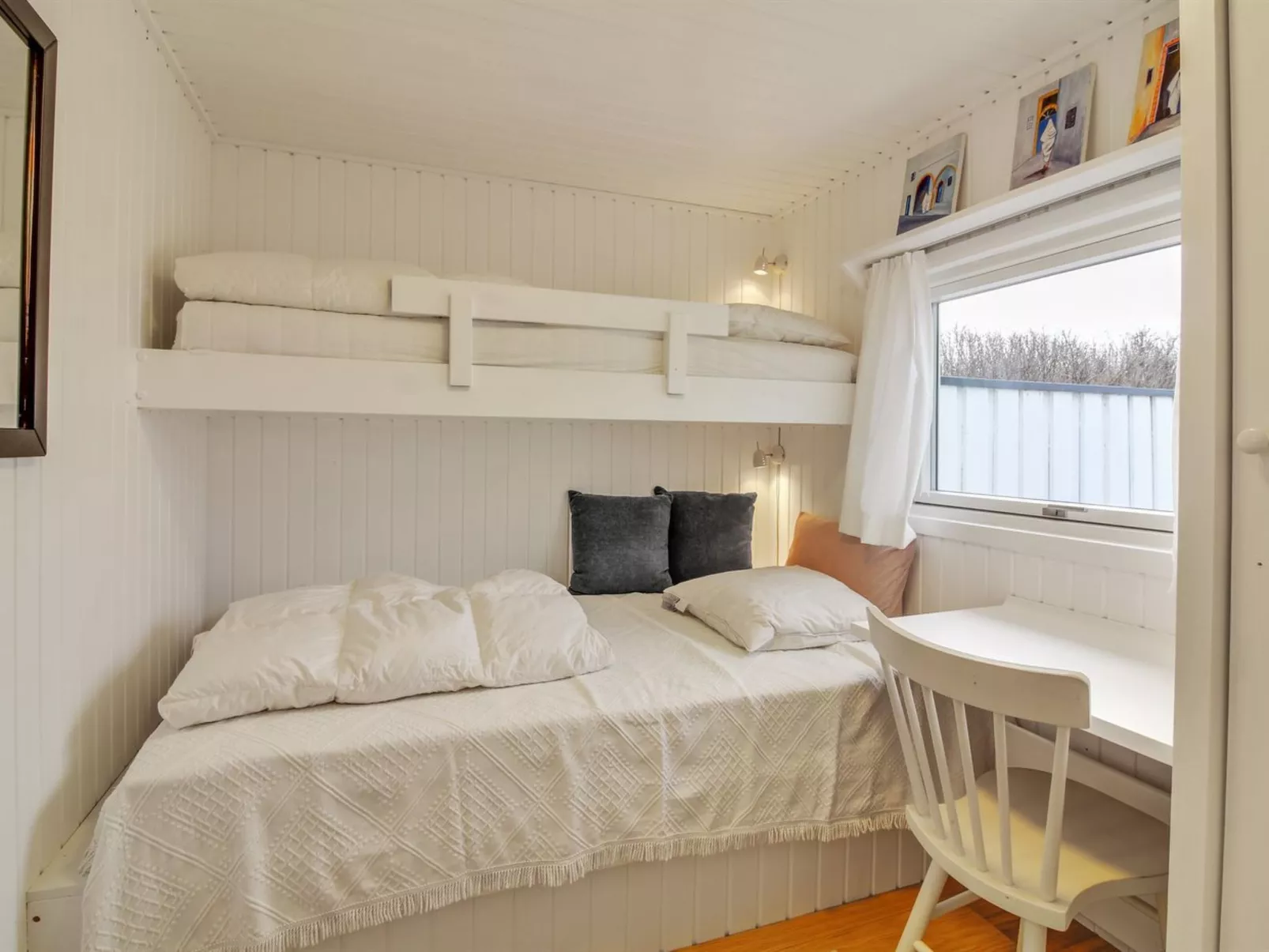 "Rutha" - 45m from the sea-Binnen