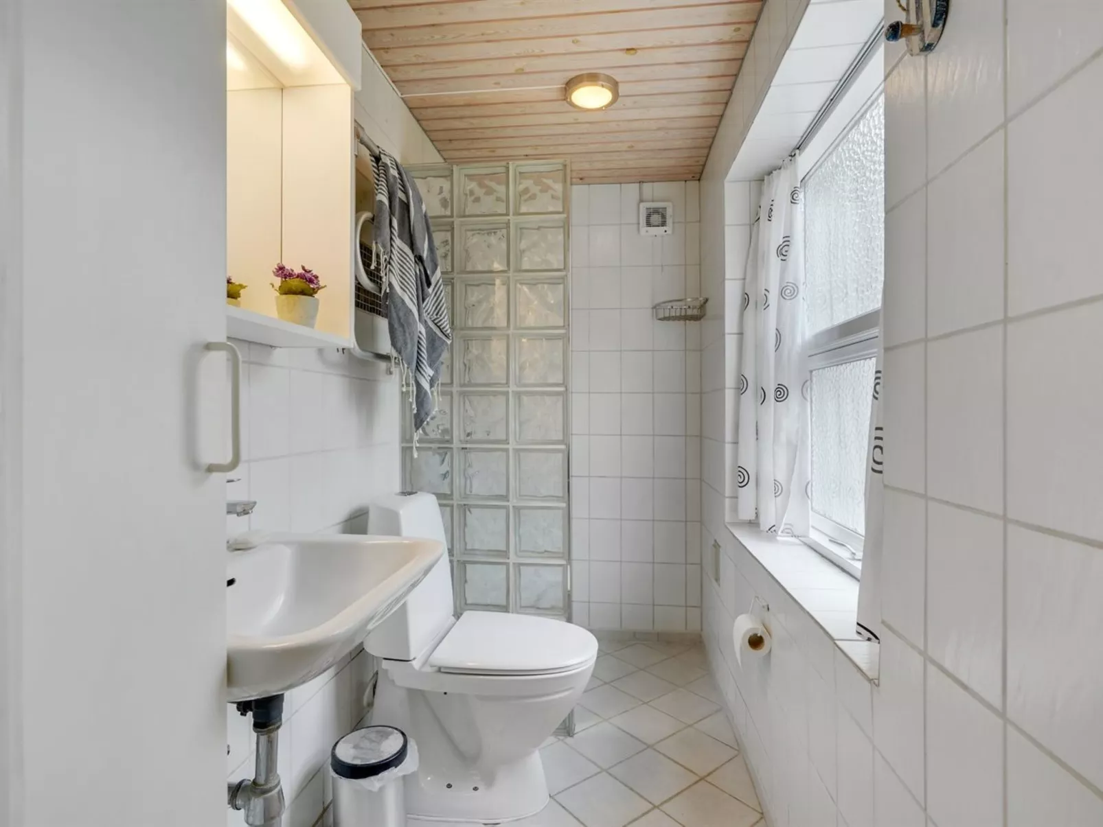 "Lyyli" - 1km from the sea-Binnen