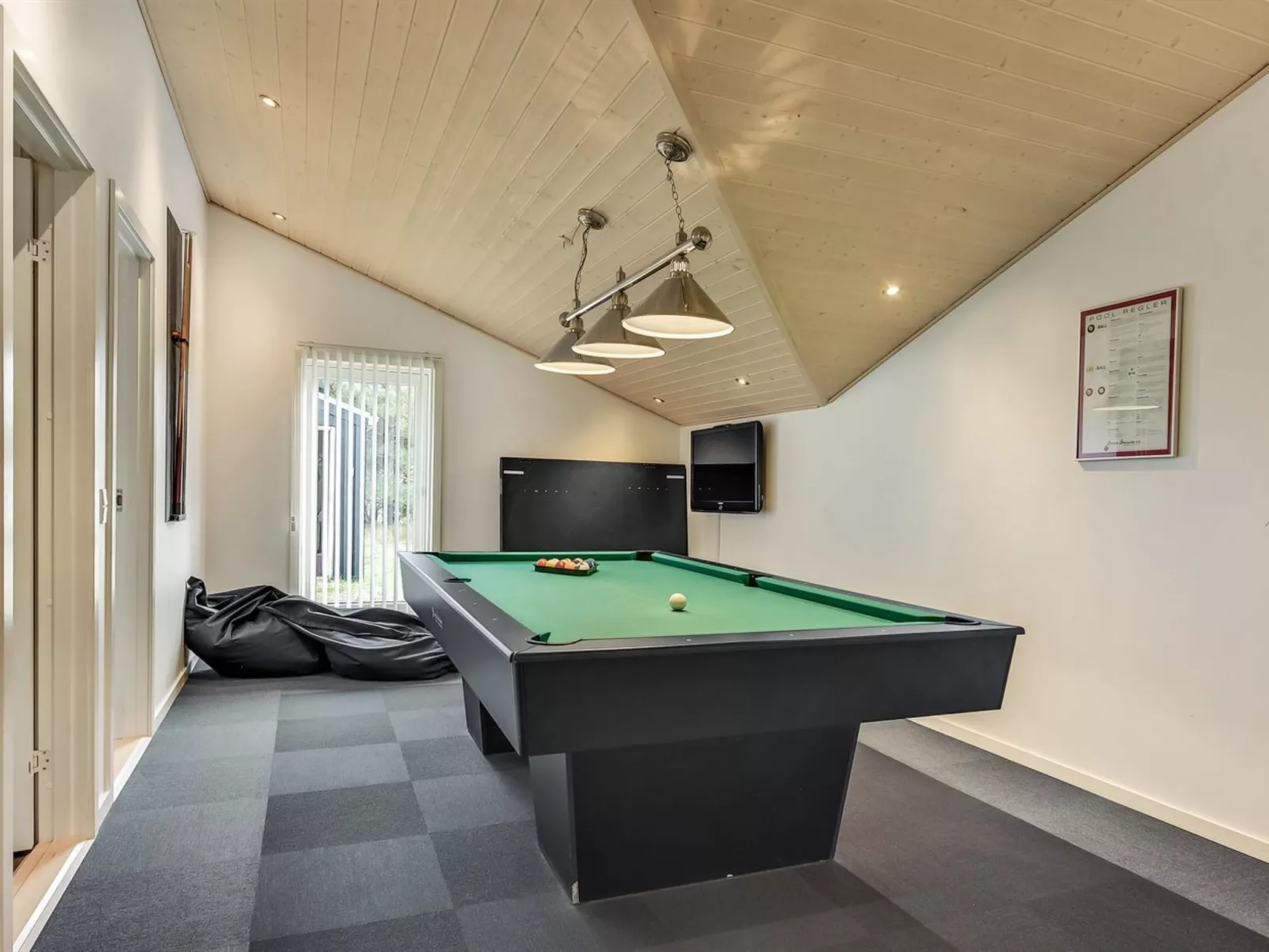 "Lav" - 3.8km from the sea-Binnen