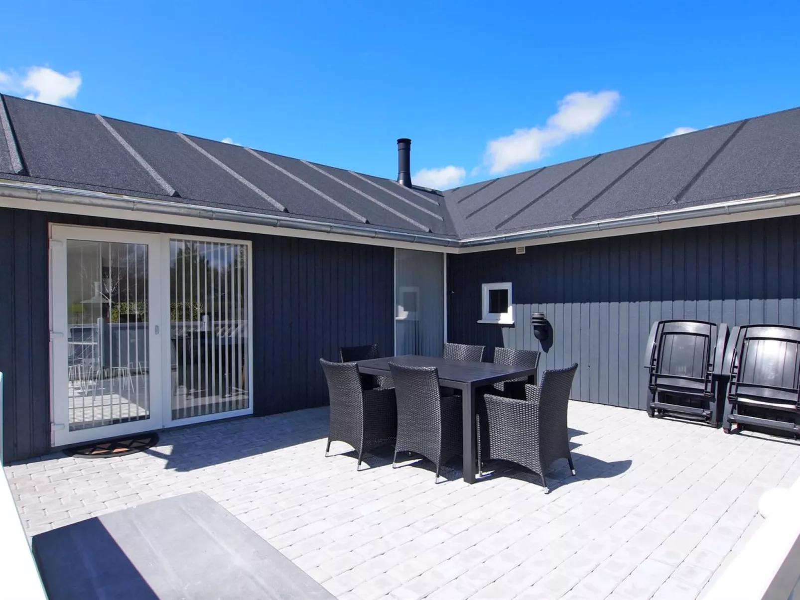 "Emmarenze" - 400m from the sea-Buiten