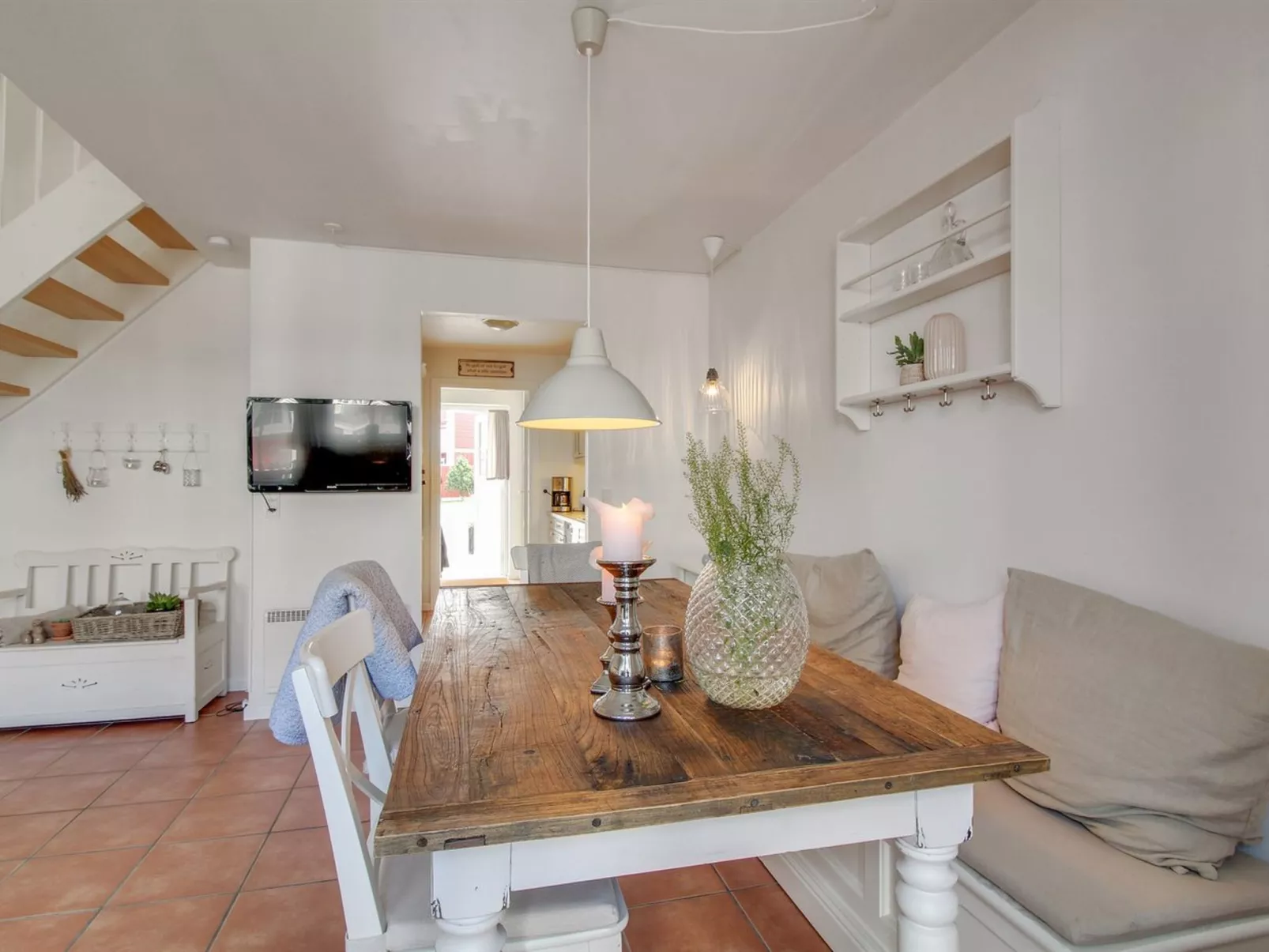 "Vinny" - 1.2km from the sea-Binnen