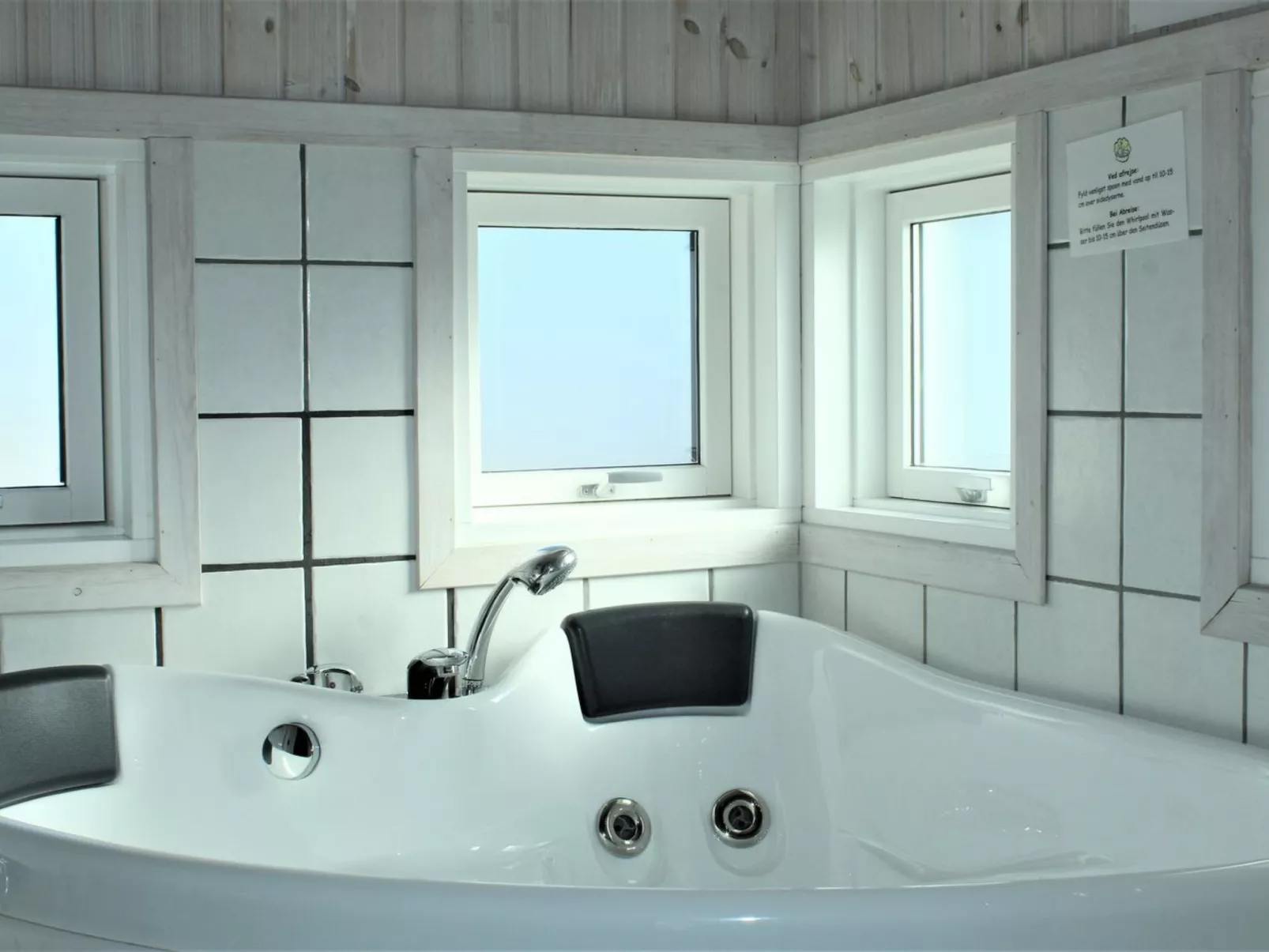 "Zaga" -  from the sea-Binnen