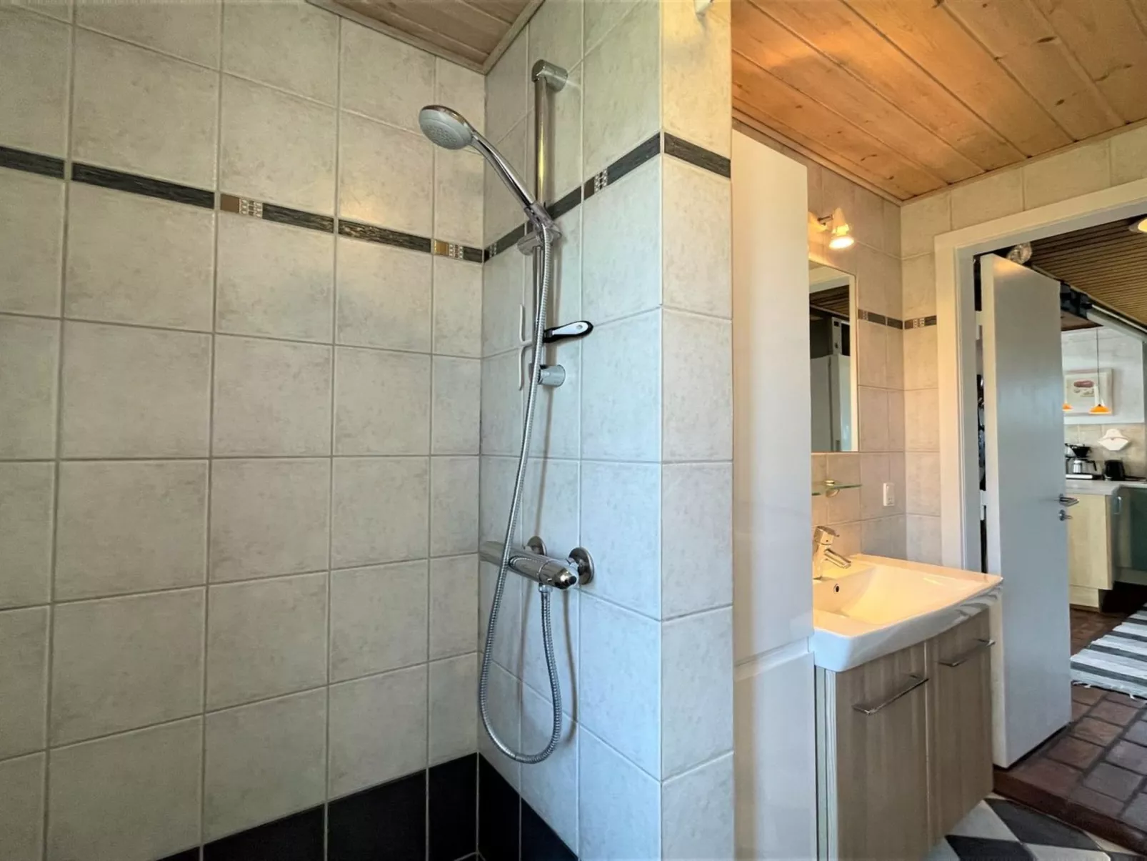 "Trugot" - 450m to the fjord-Binnen