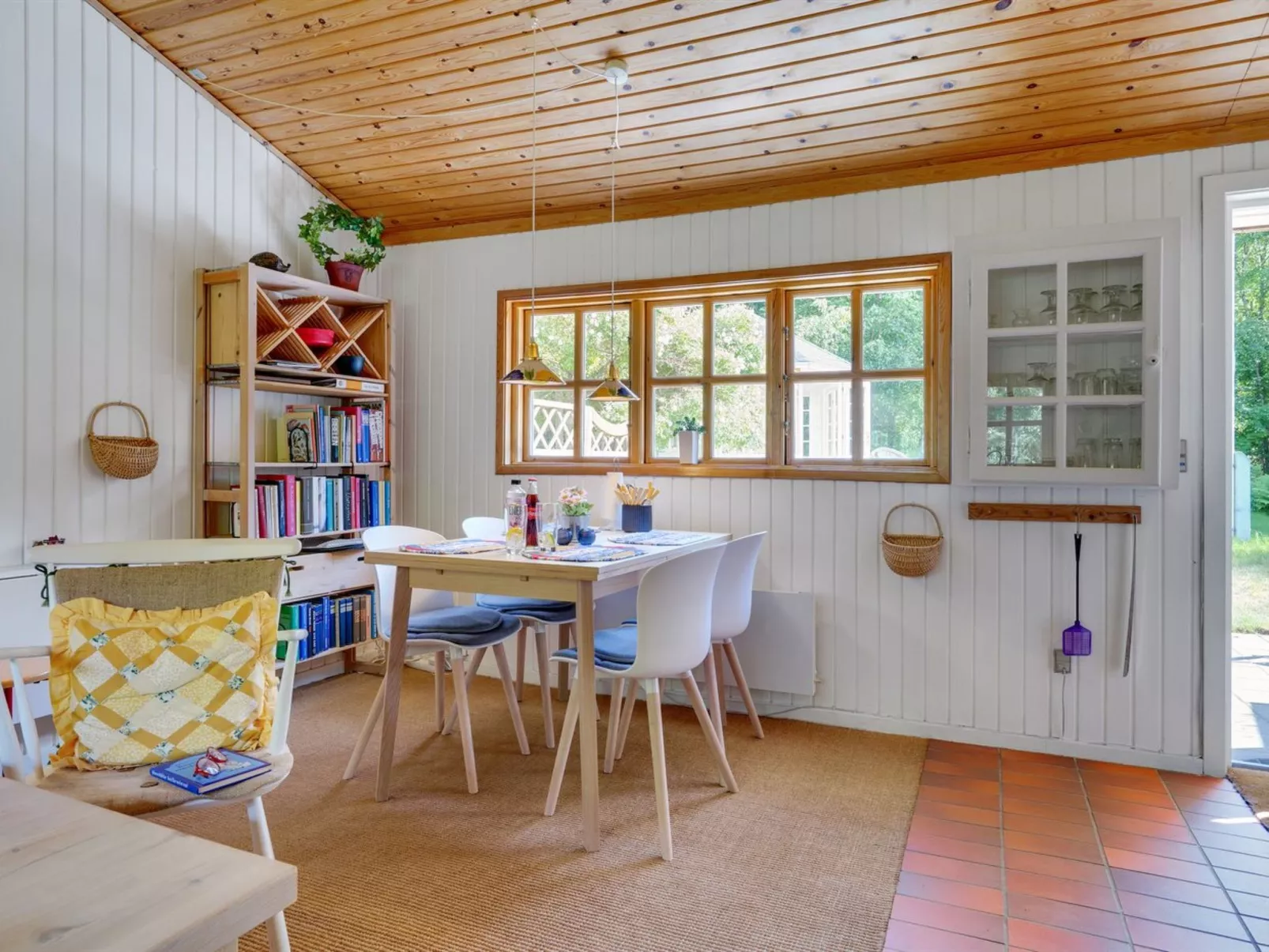 "Mirla" - 300m from the sea-Binnen