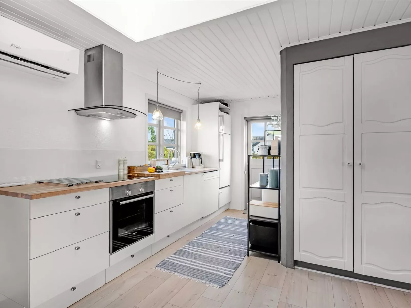 "Agni" - 800m from the sea-Binnen