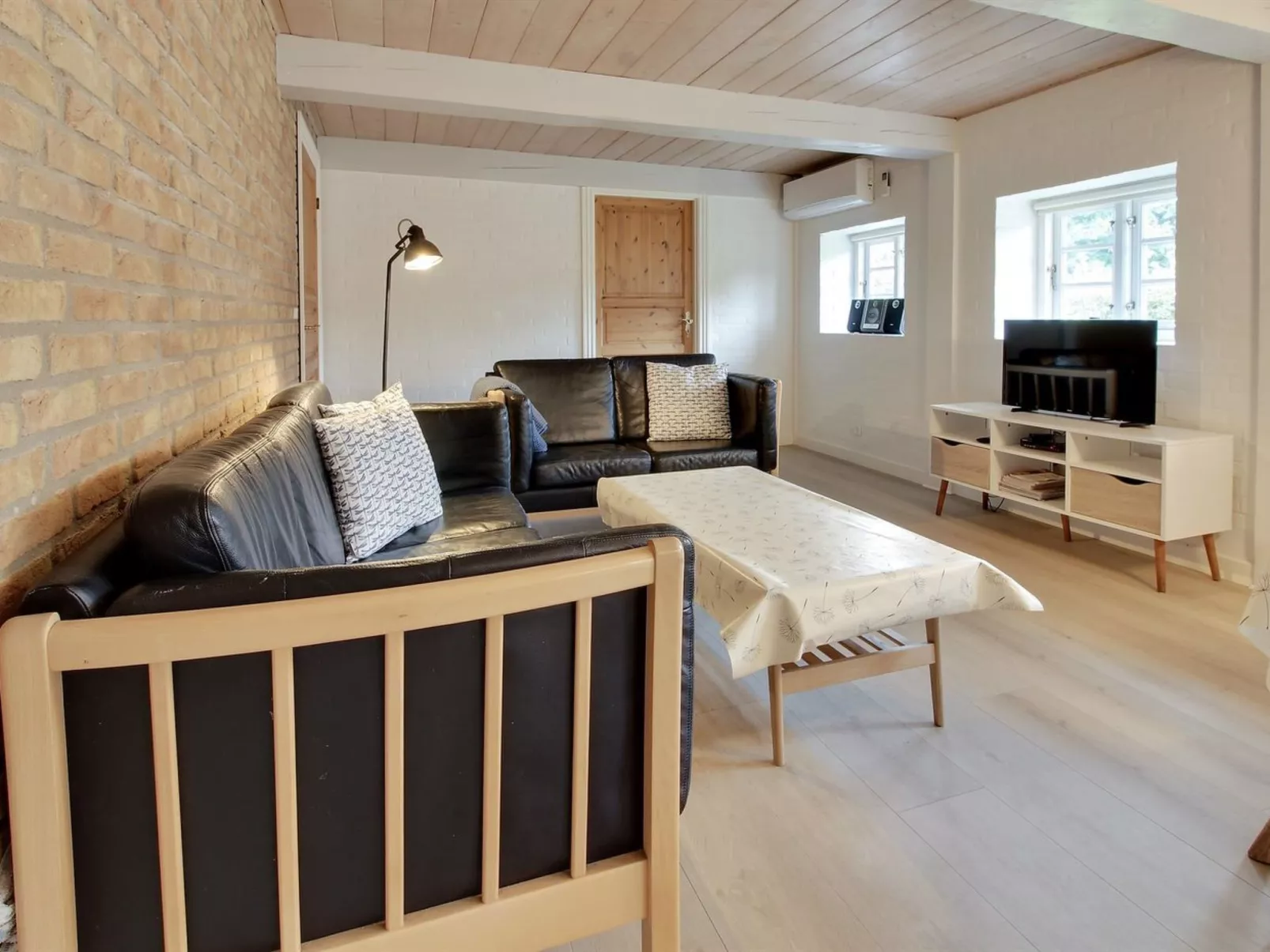 "Naili" - 3.1km from the sea-Binnen