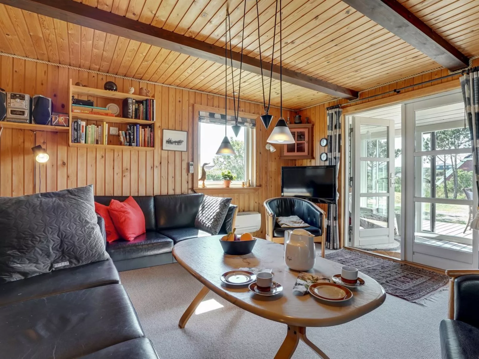 "Edna" - 800m from the sea-Binnen