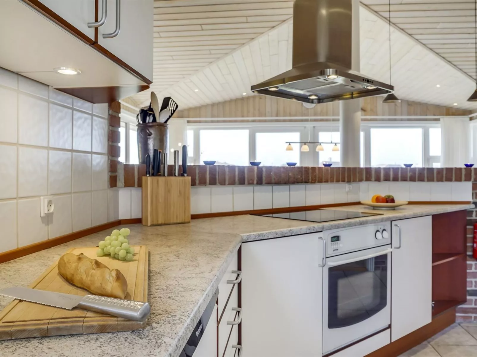 "Eugenie" - 450m from the sea-Binnen