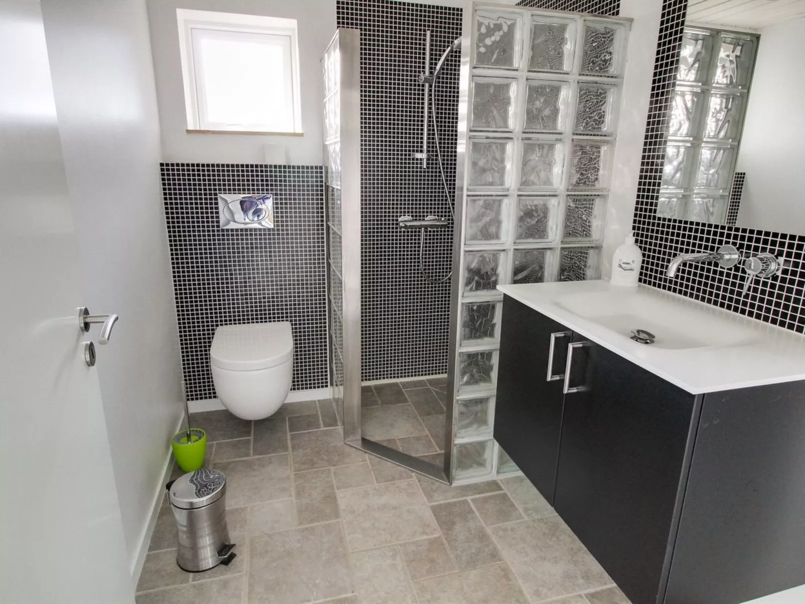 "Alkmar" - 75m from the sea-Binnen