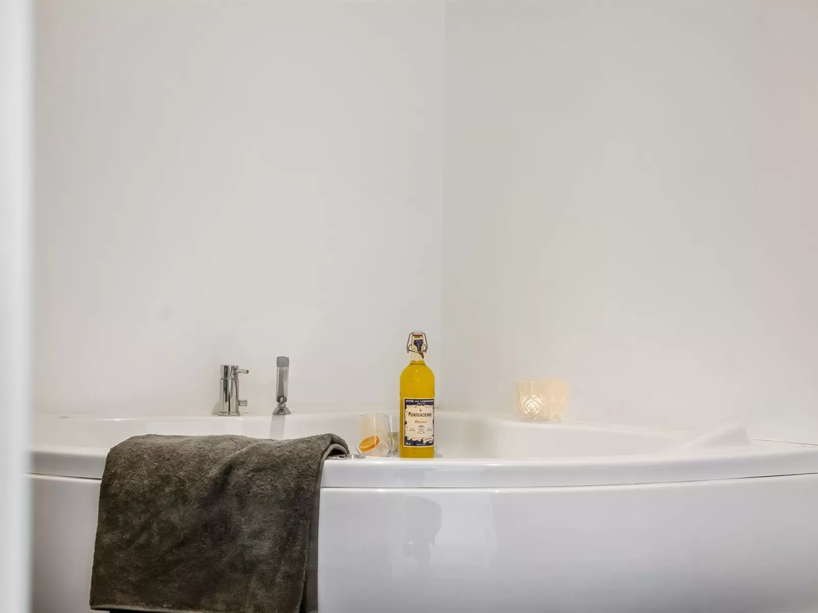 "Oliver" - 600m from the sea-Binnen