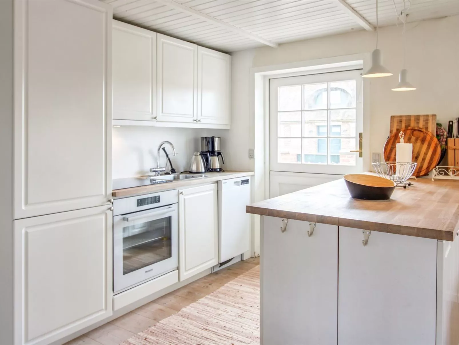 "Iivari" - 1.5km from the sea-Binnen