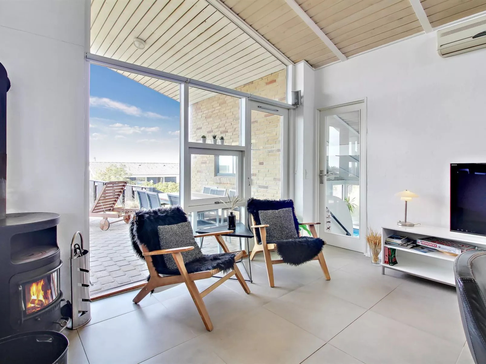 "Judeth" - 300m from the sea-Binnen