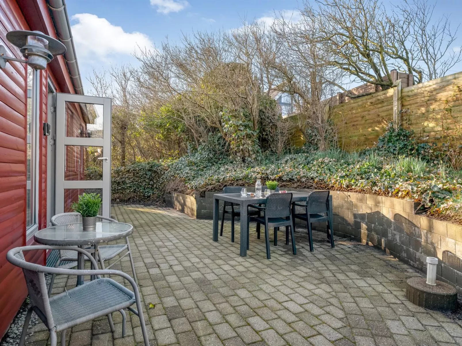 "Alpi" - 250m to the fjord-Buiten