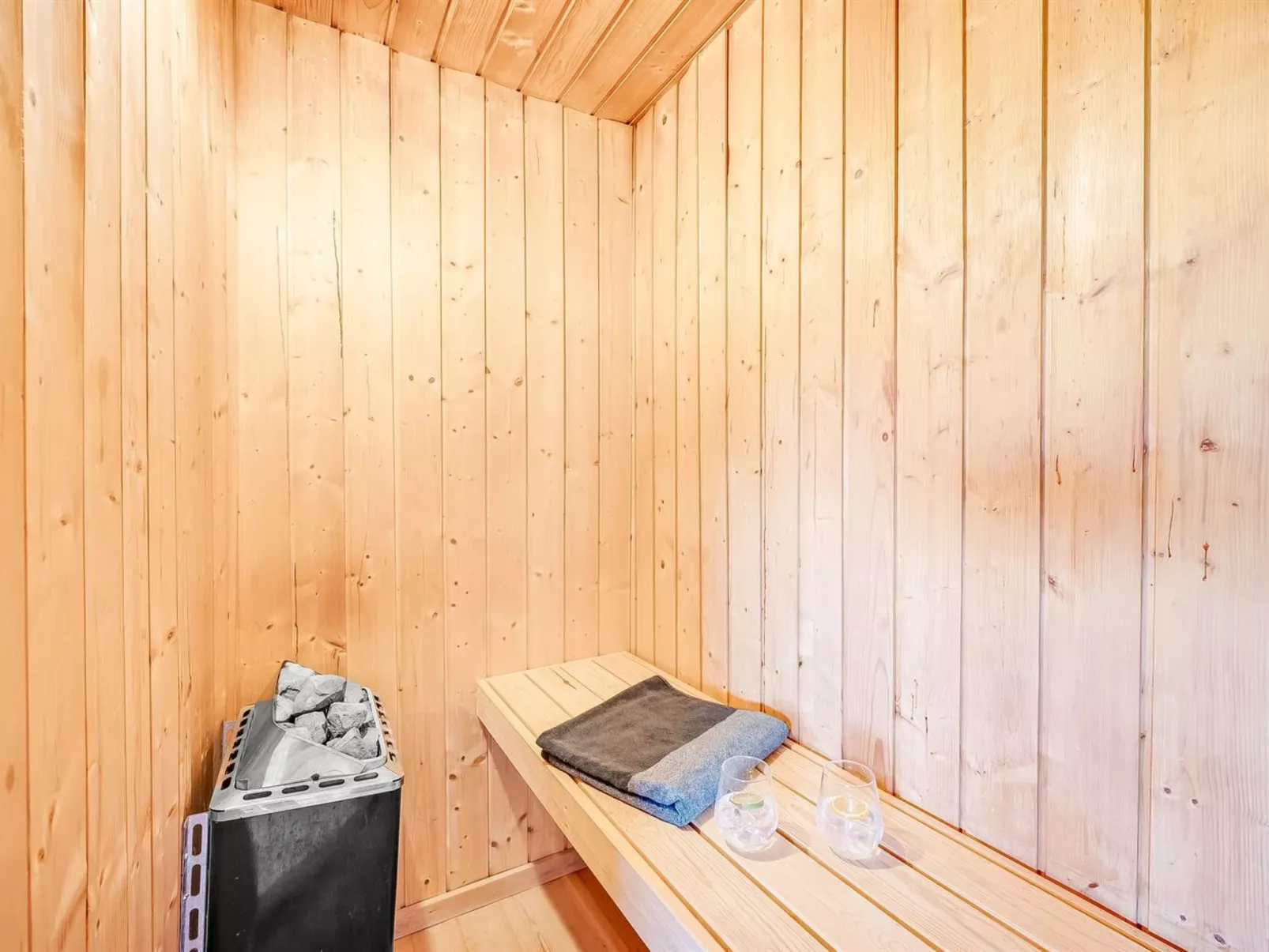 "Sofie" - 150m from the sea-Binnen